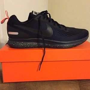 Nike Men’s sneakers brand new
